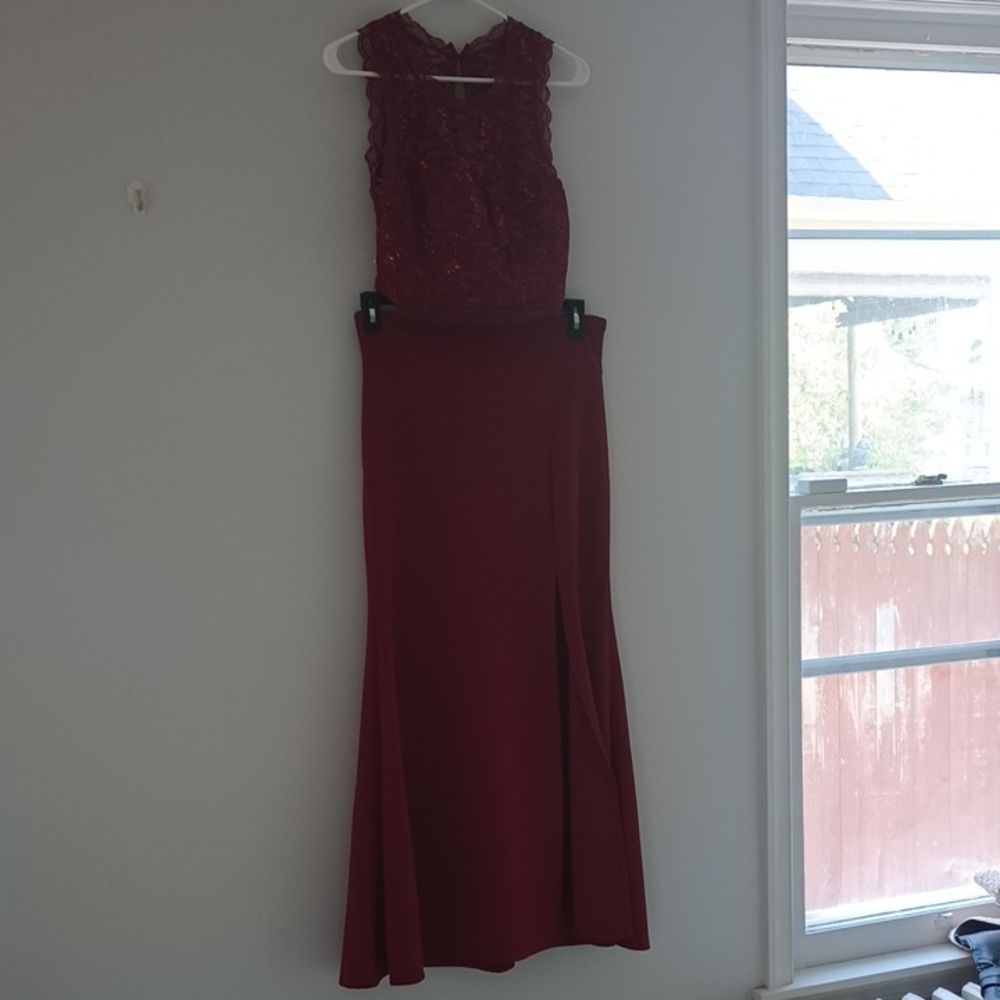 Elegant Burgundy Sleeveless Dress